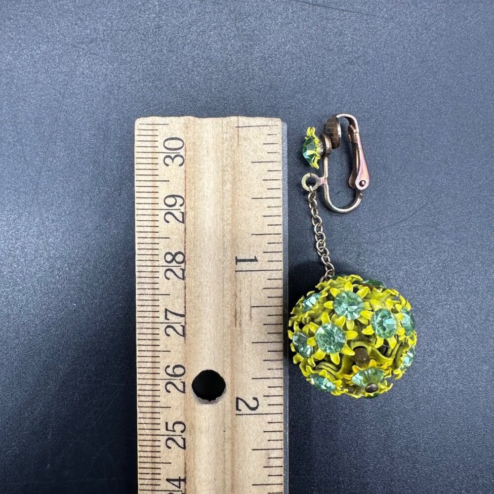 Vintage Clip On Earrings 1960s Flower Power Yellow Green Floral Dangle Drop Ball - Picture 6 of 6